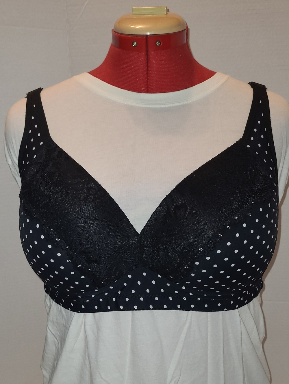 Gloria Vanderbilt Black Bra with White Polka Dot Band 40C